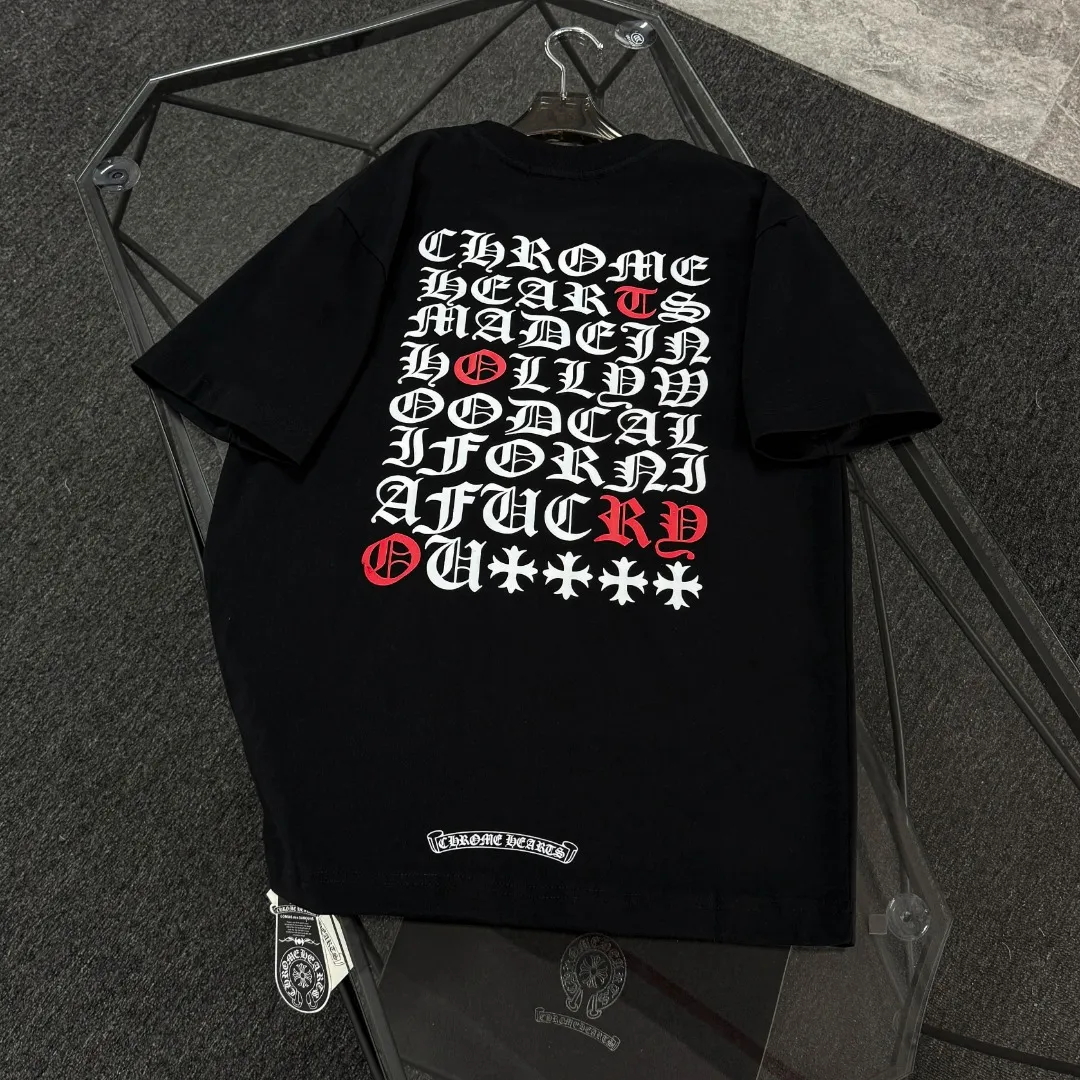 P170 Chrome Hearts 25 high-end versions. The fabric is made of 300 grams of high-density pure cotton. It does not deform or shrink. It has three labels. It is the same style for men and women. Technology: suede foaming + digital printing. Color: white, black. SIZE: S-XL.